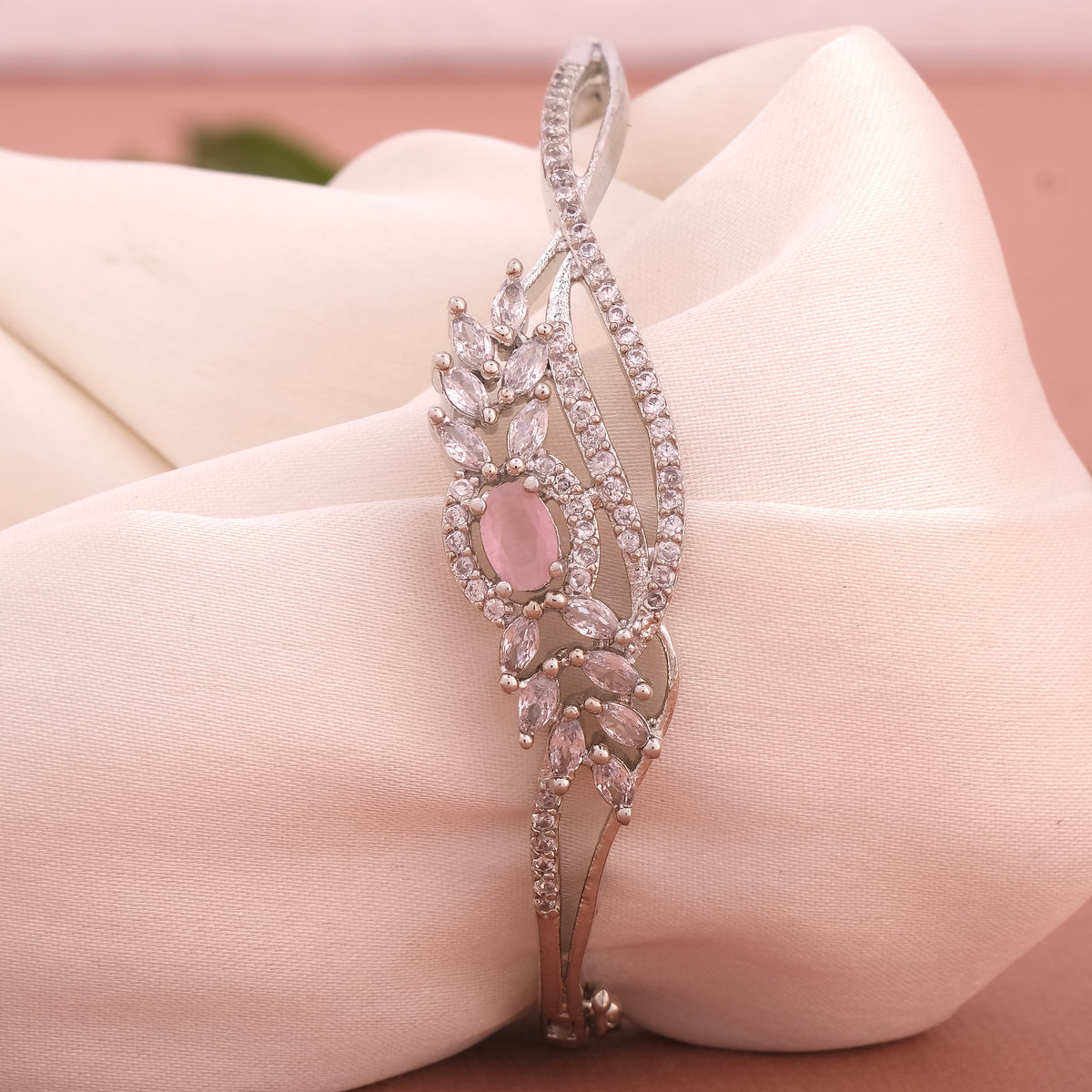 Floral Point Bracelet